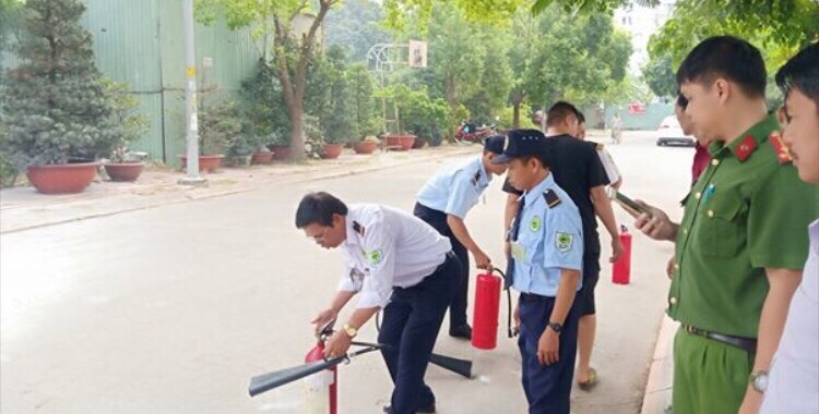 Hình ảnh luyện tập PCCC tại chung cư